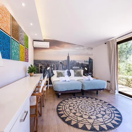 Unique -1 Km To Beach, Private Natural Pool, Tennis Court & Jumping Mat فيلة