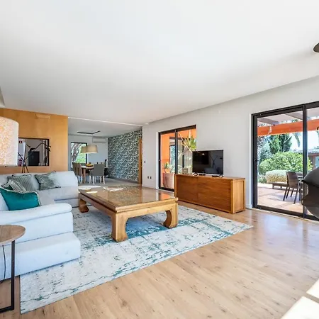 Unique -1 Km To Beach, Private Natural Pool, Tennis Court & Jumping Mat فيلة *