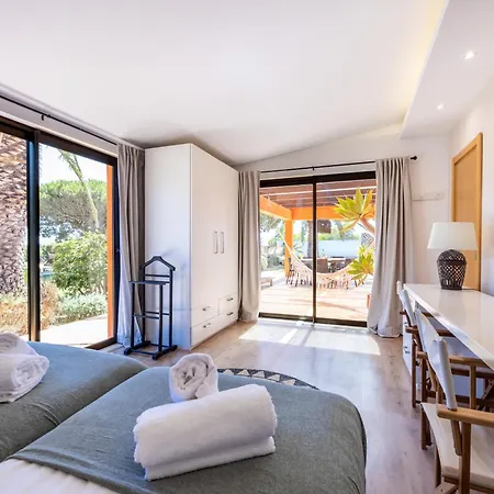 Unique -1 Km To Beach, Private Natural Pool, Tennis Court & Jumping Mat