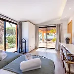 Unique -1 Km To Beach, Private Natural Pool, Tennis Court & Jumping Mat