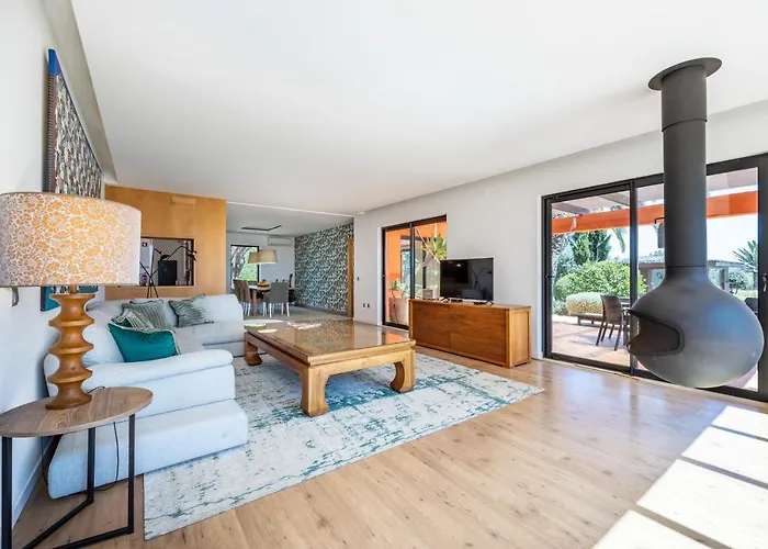 Unique Villa -1 Km To Beach, Private Natural Pool, Tennis Court & Jumping Mat Вилла *