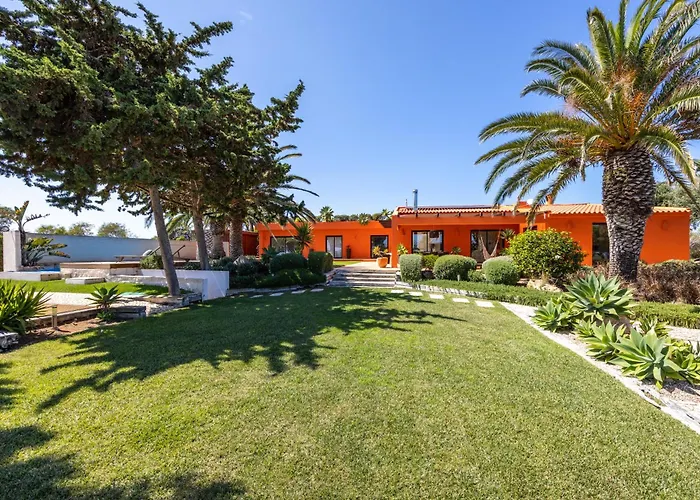 Unique Villa -1 Km To Beach, Private Natural Pool, Tennis Court & Jumping Mat Вилла Сагреш
