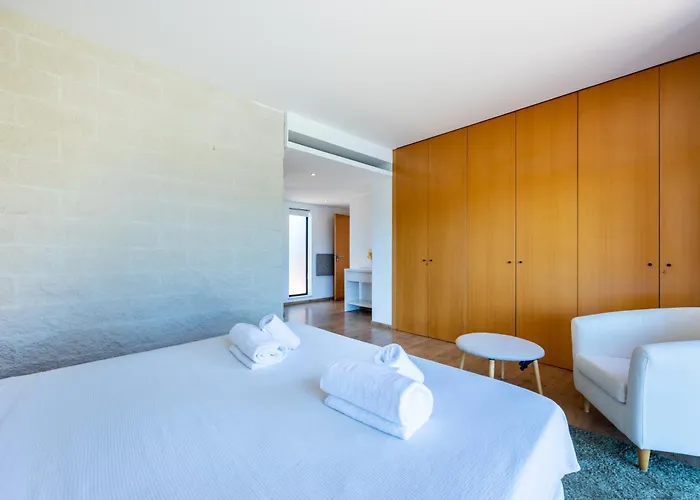 Unique Villa -1 Km To Beach, Private Natural Pool, Tennis Court & Jumping Mat Вилла