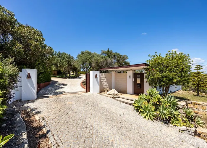 Unique Villa -1 Km To Beach, Private Natural Pool, Tennis Court & Jumping Mat Вилла *