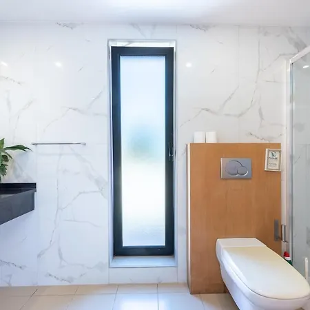 Unique -1 Km To Beach, Private Natural Pool, Tennis Court & Jumping Mat